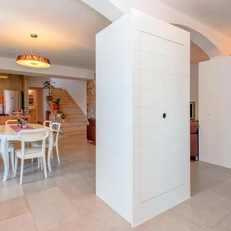 Stone House Caric Vila