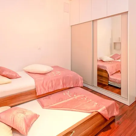 Vila Stone House Caric