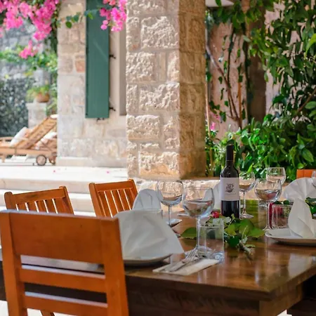 Stone House Caric Vila Svirce