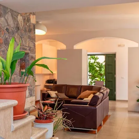 Stone House Caric * Svirce